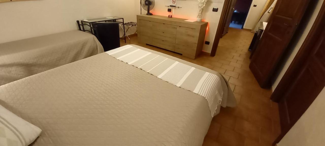 Villa Laura B&B Fossano Exteriör bild