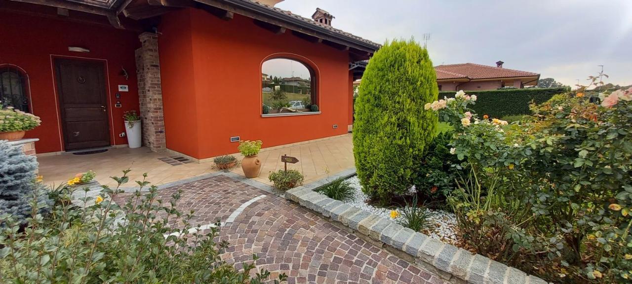 Villa Laura B&B Fossano Exteriör bild