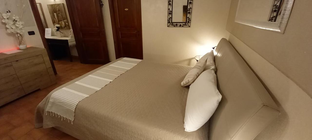 Villa Laura B&B Fossano Exteriör bild