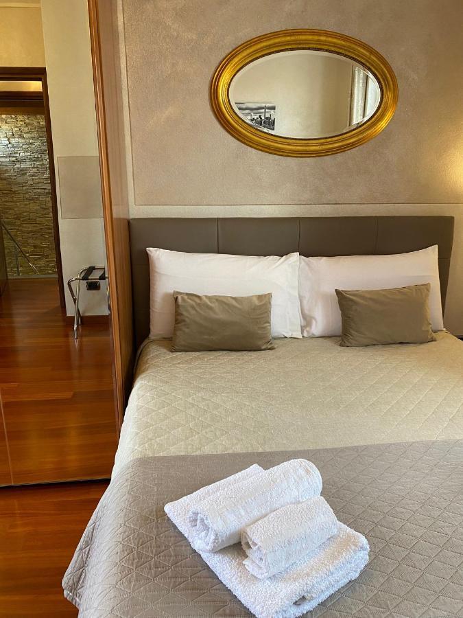 Villa Laura B&B Fossano Exteriör bild