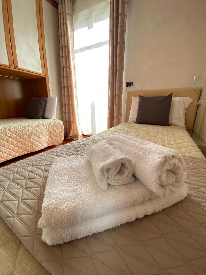 Villa Laura B&B Fossano Exteriör bild