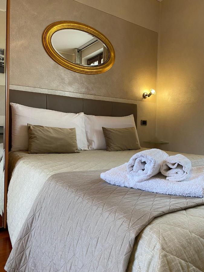 Villa Laura B&B Fossano Exteriör bild