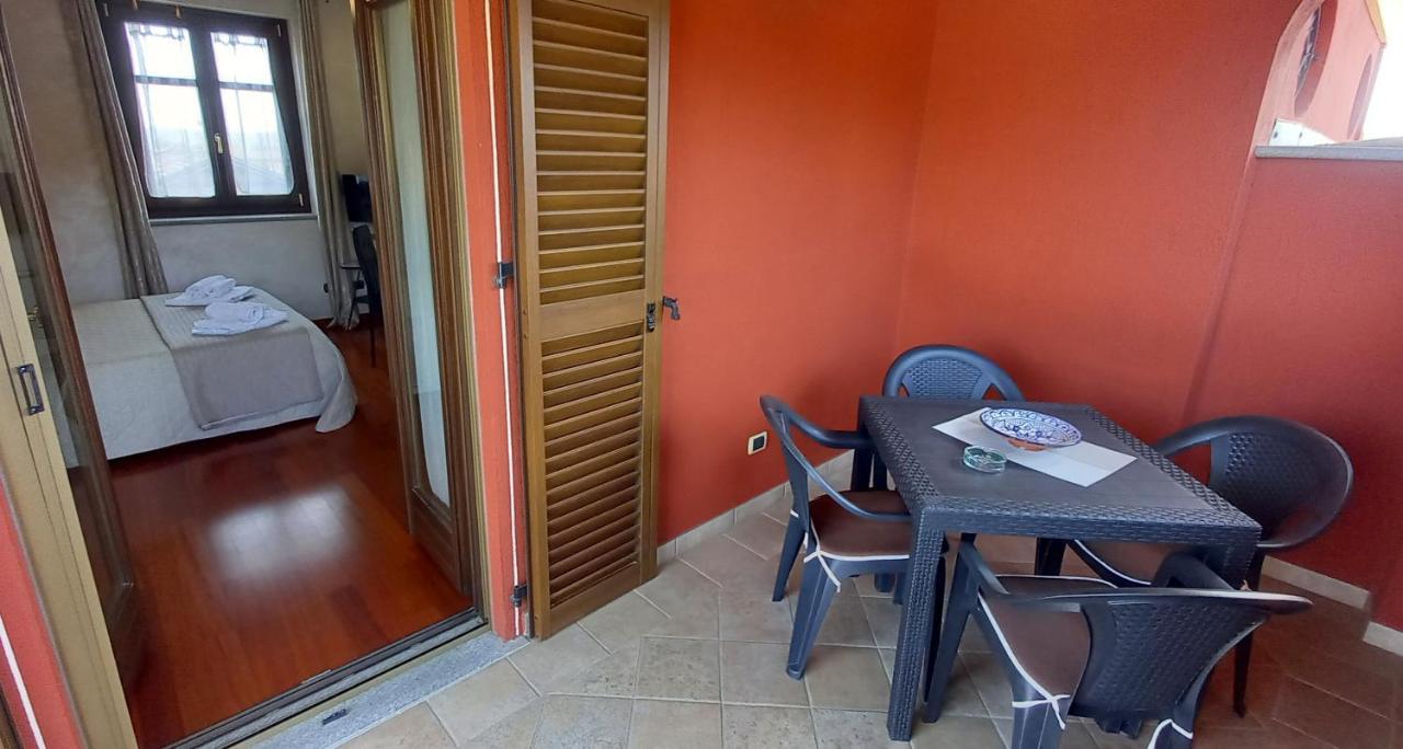 Villa Laura B&B Fossano Exteriör bild