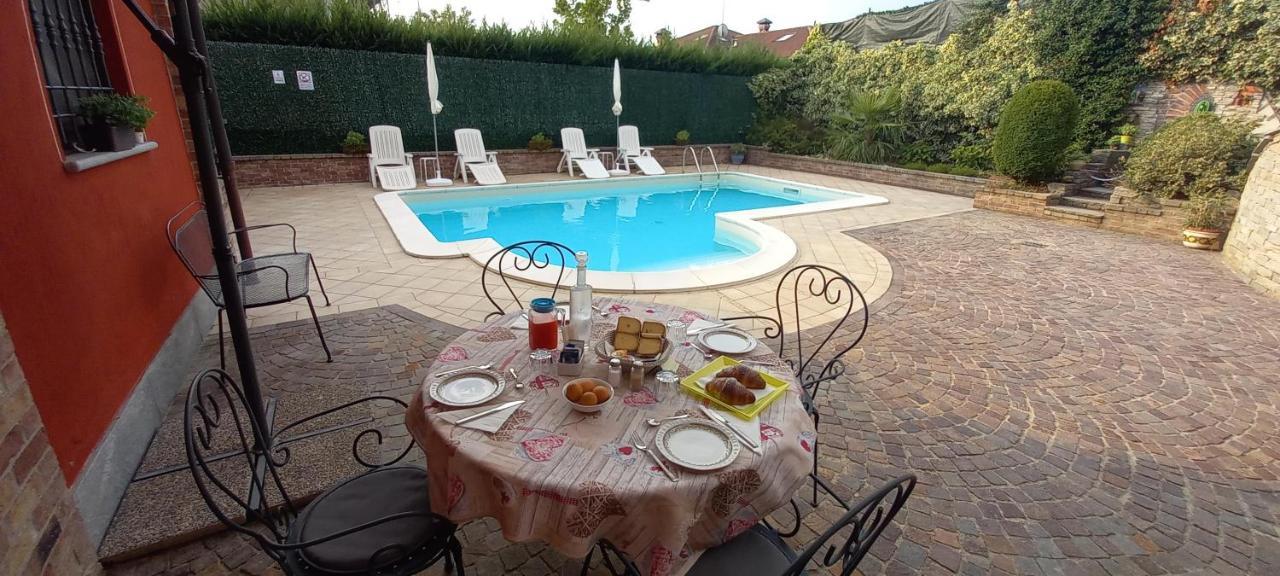 Villa Laura B&B Fossano Exteriör bild