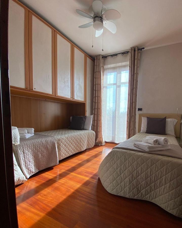 Villa Laura B&B Fossano Exteriör bild