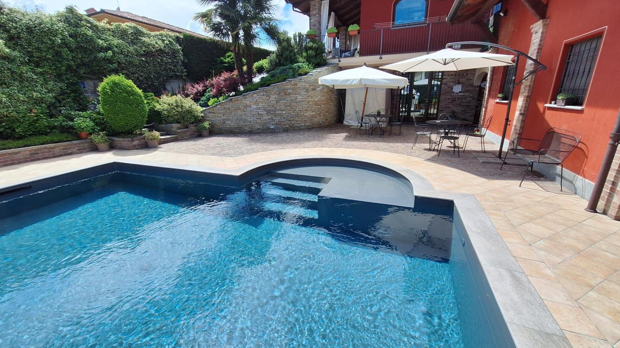 Villa Laura B&B Fossano Exteriör bild