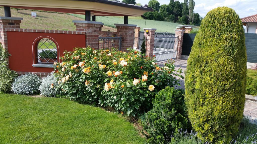 Villa Laura B&B Fossano Exteriör bild