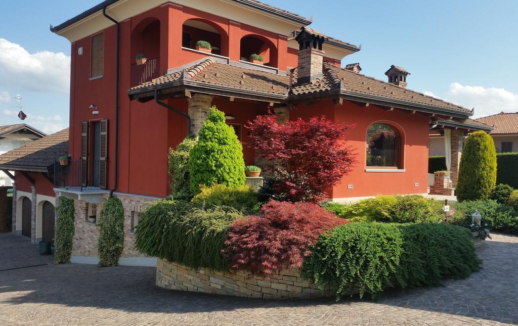 Villa Laura B&B Fossano Exteriör bild