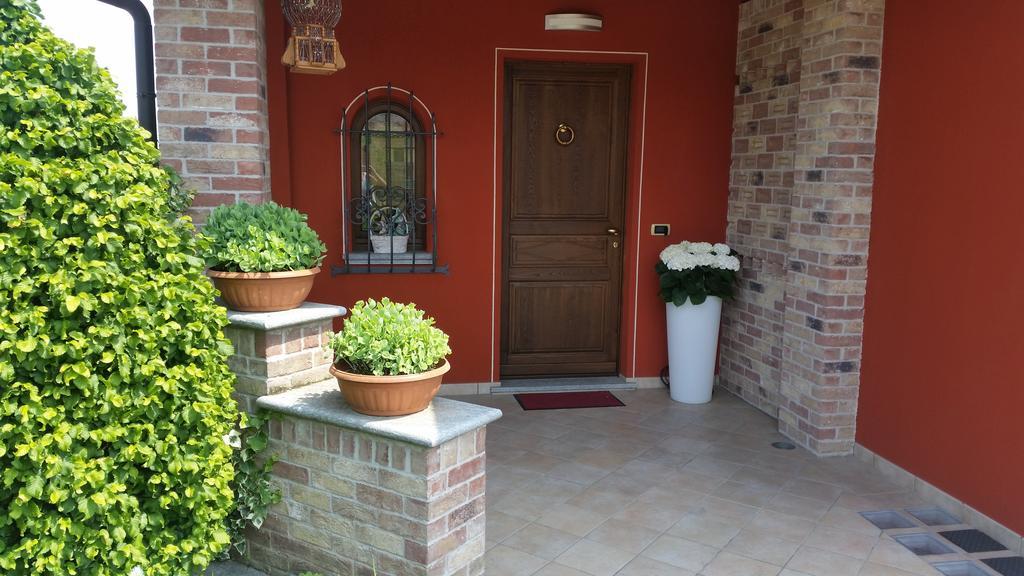 Villa Laura B&B Fossano Exteriör bild
