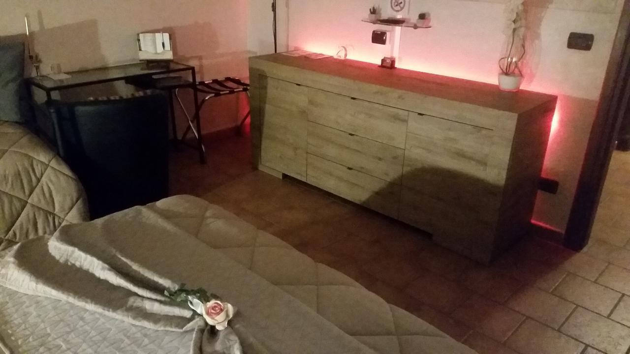 Villa Laura B&B Fossano Exteriör bild