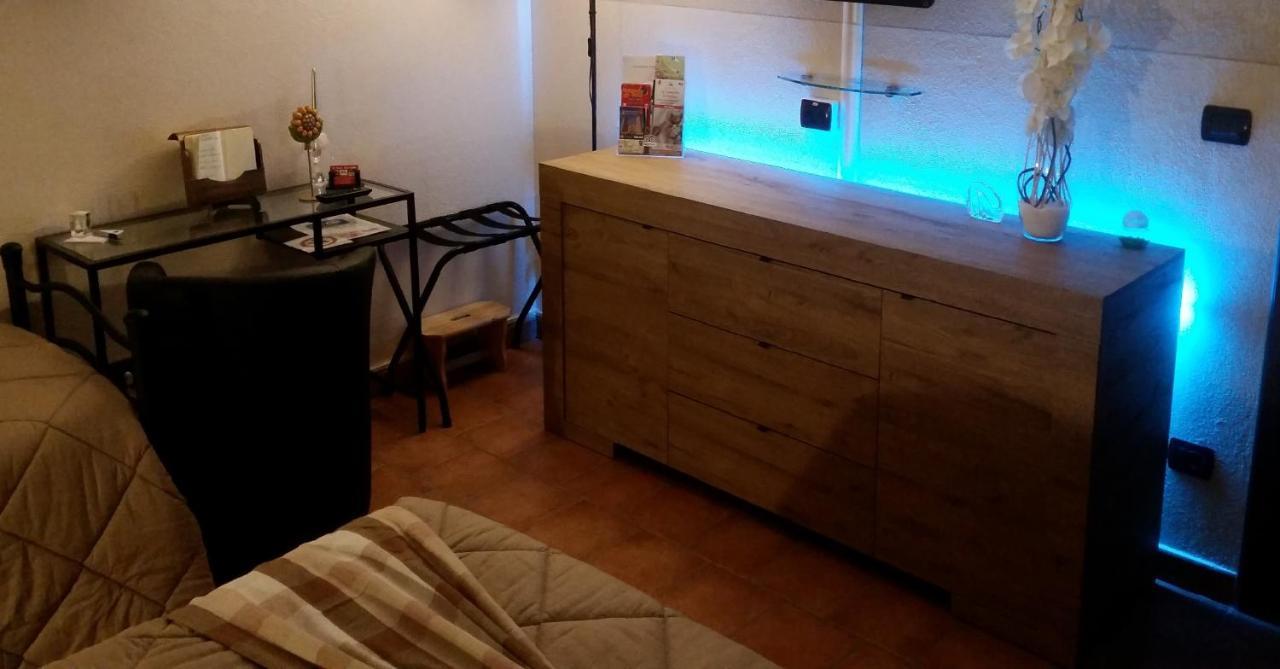 Villa Laura B&B Fossano Exteriör bild